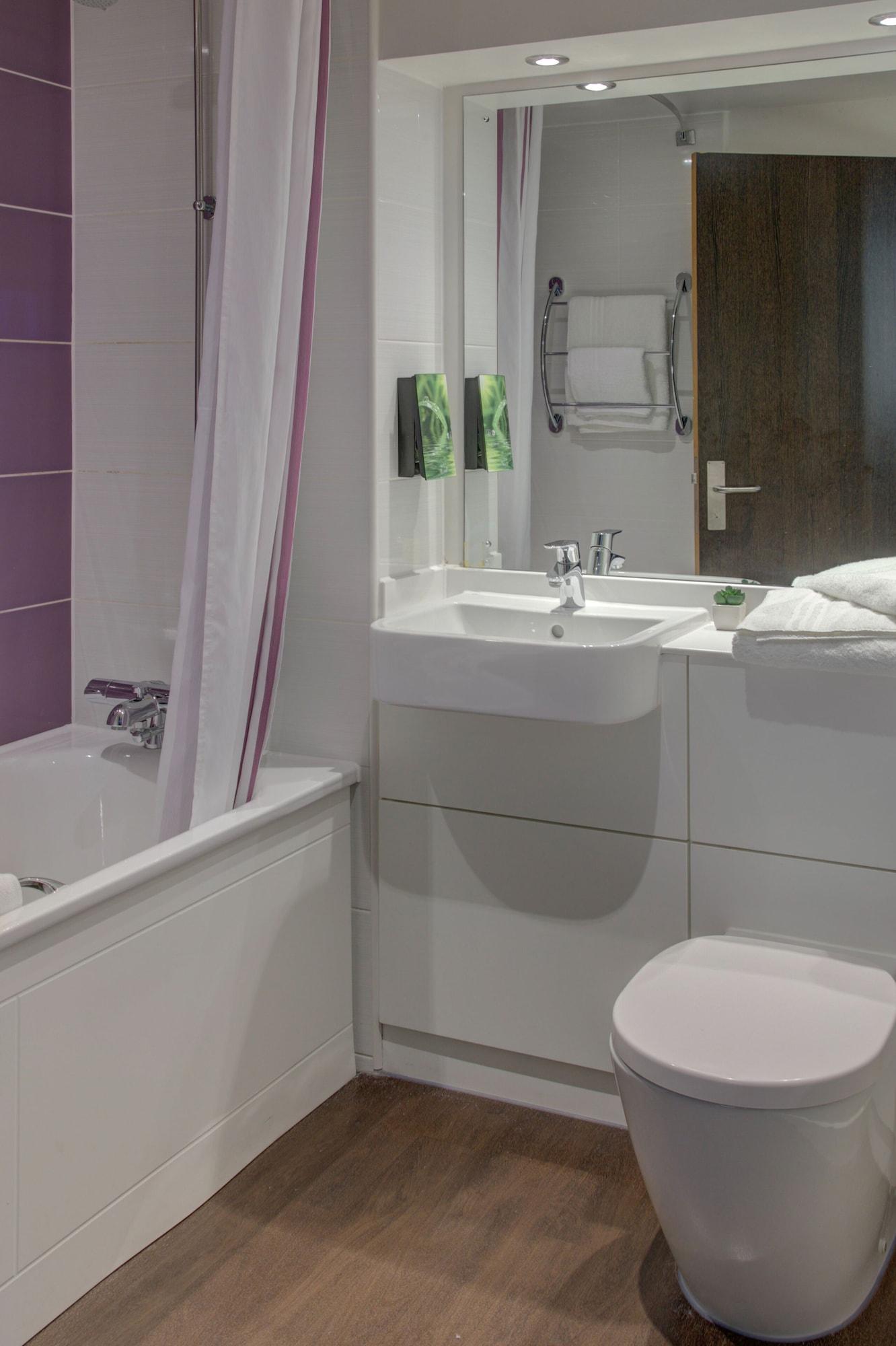 Premier Inn Huddersfield West Exterior foto