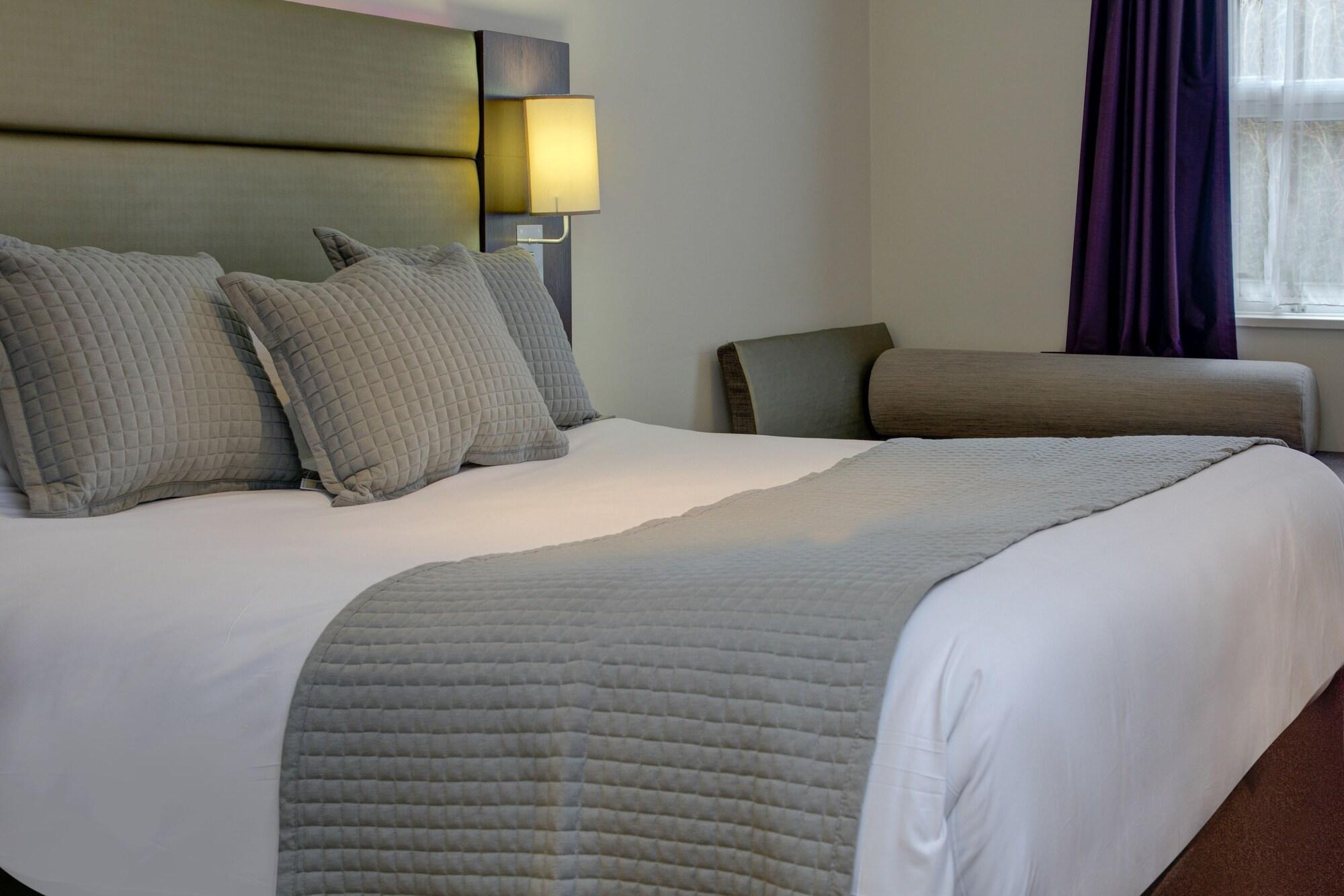 Premier Inn Huddersfield West Exterior foto