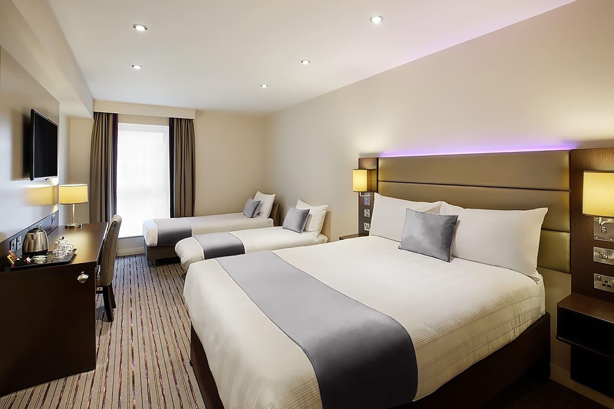 Premier Inn Huddersfield West Exterior foto