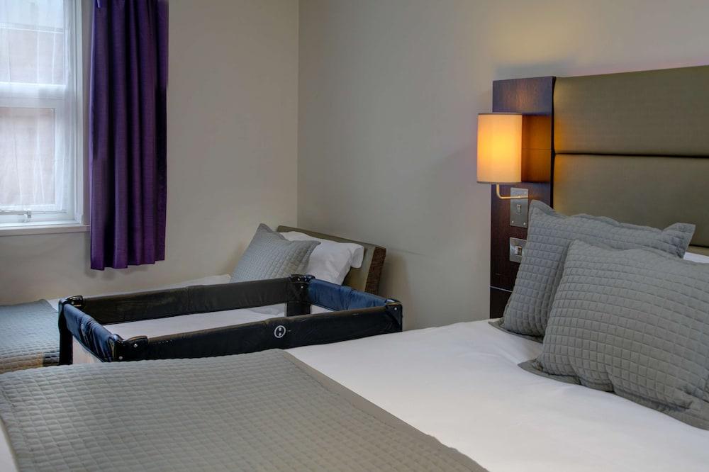 Premier Inn Huddersfield West Exterior foto