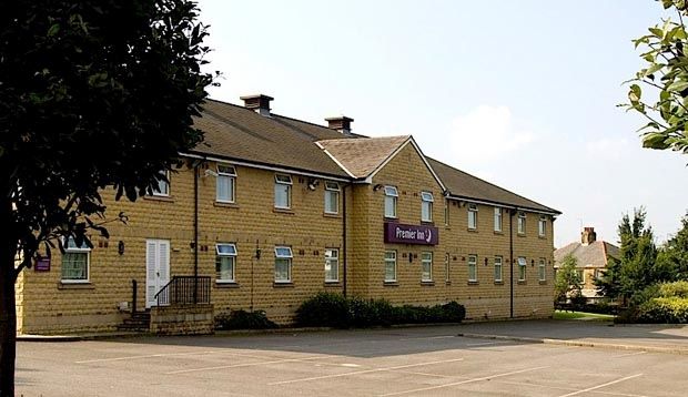 Premier Inn Huddersfield West Exterior foto