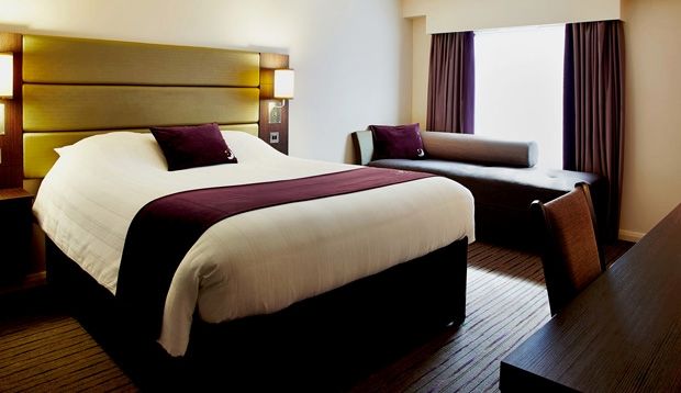 Premier Inn Huddersfield West Exterior foto